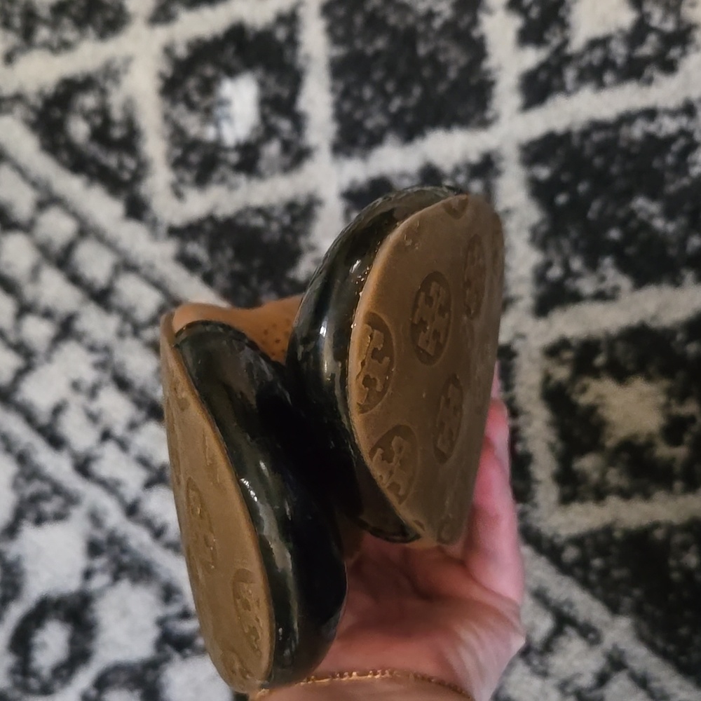 Tory Burch Patent Leather and Tan Ballet flats - Picture 7 of 7